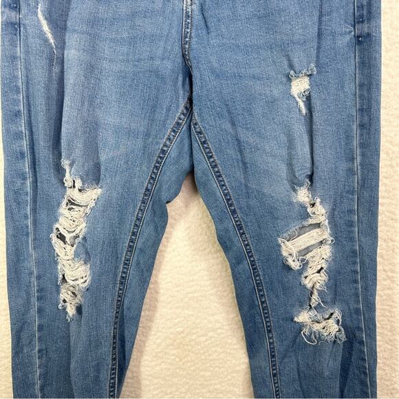 Wild Fable High Rise Distressed Jeans - Blue Mom Jeans Size 6 - Picture 4 of 12